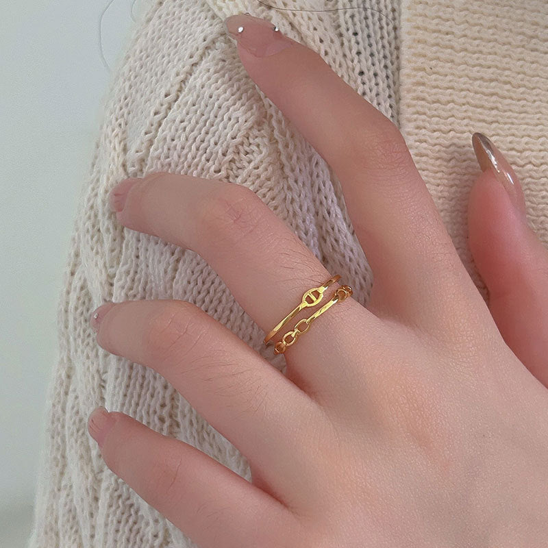 Anello Minimalista a Forma di Cuore in Argento Sterling 925 con Finitura Lucida e Delicato Design a Linee per Donna