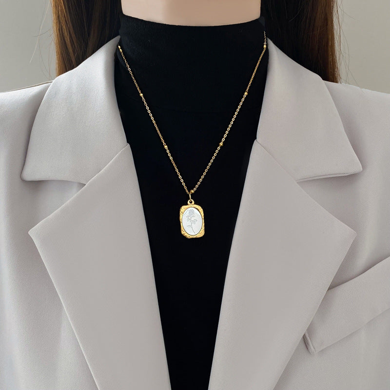 Collar minimalista de acero de titanio con colgante cuadrado geométrico para mujer, cadena corta de clavícula con incrustaciones de diamantes de imitación, estilo de oficina a la moda