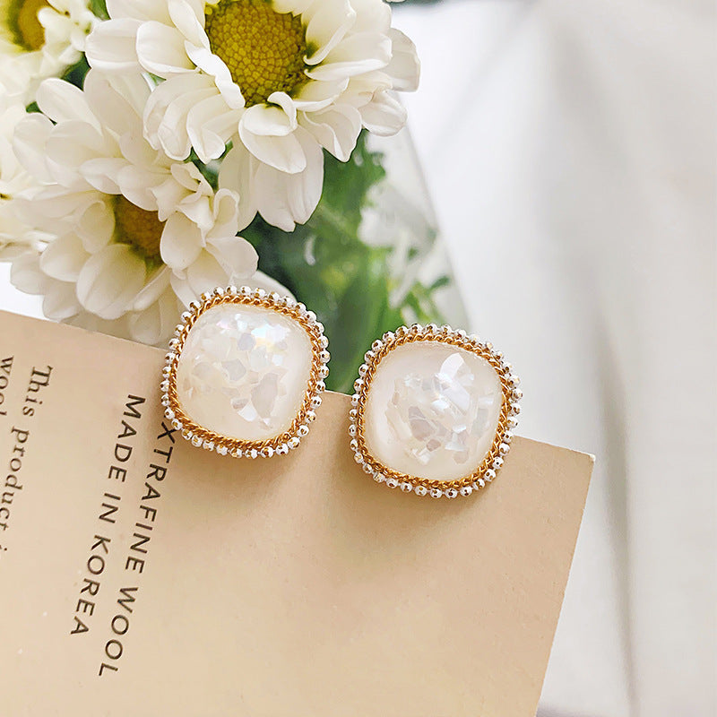 Orecchini a perno con perle dolci, eleganti e floreali per donna con perni in argento sterling 925