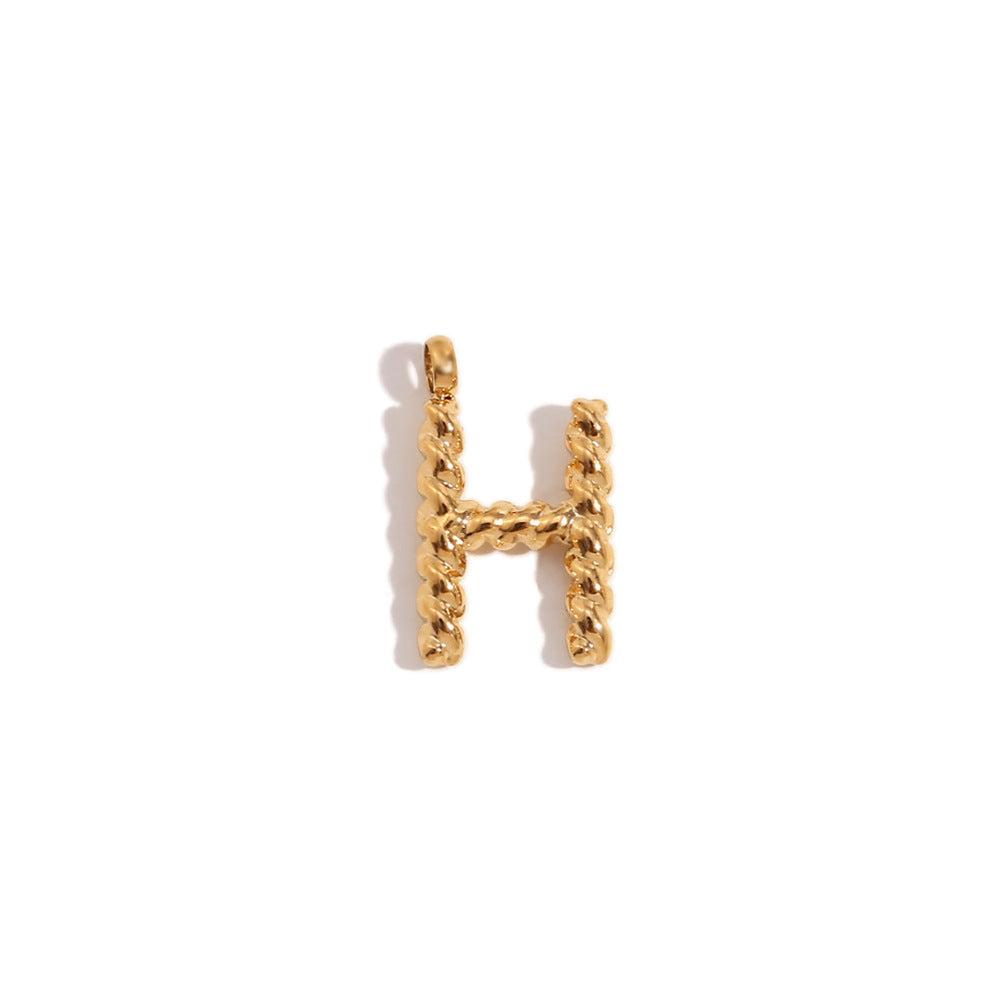Colgante minimalista de acero inoxidable chapado en oro de 18 quilates con mini letra retorcida para mujer