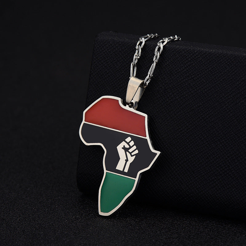 Collana con Pendente Etnico Geometrico in Acciaio al Titanio con Finitura Placcata e Catena Cubana