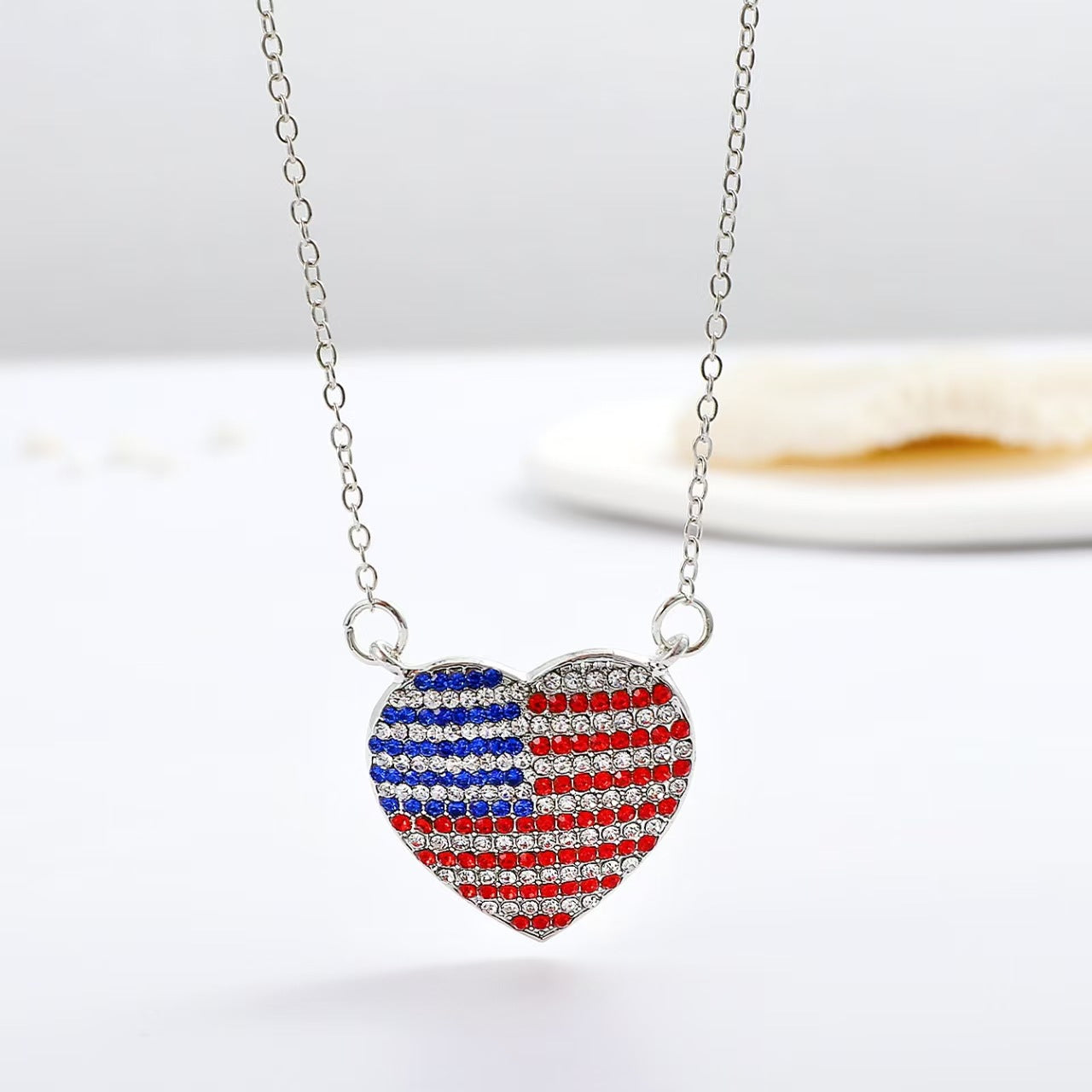 Minimalist Rhinestone Inlaid Heart & Wing Pendant Zinc Alloy Necklace with Cable Chain