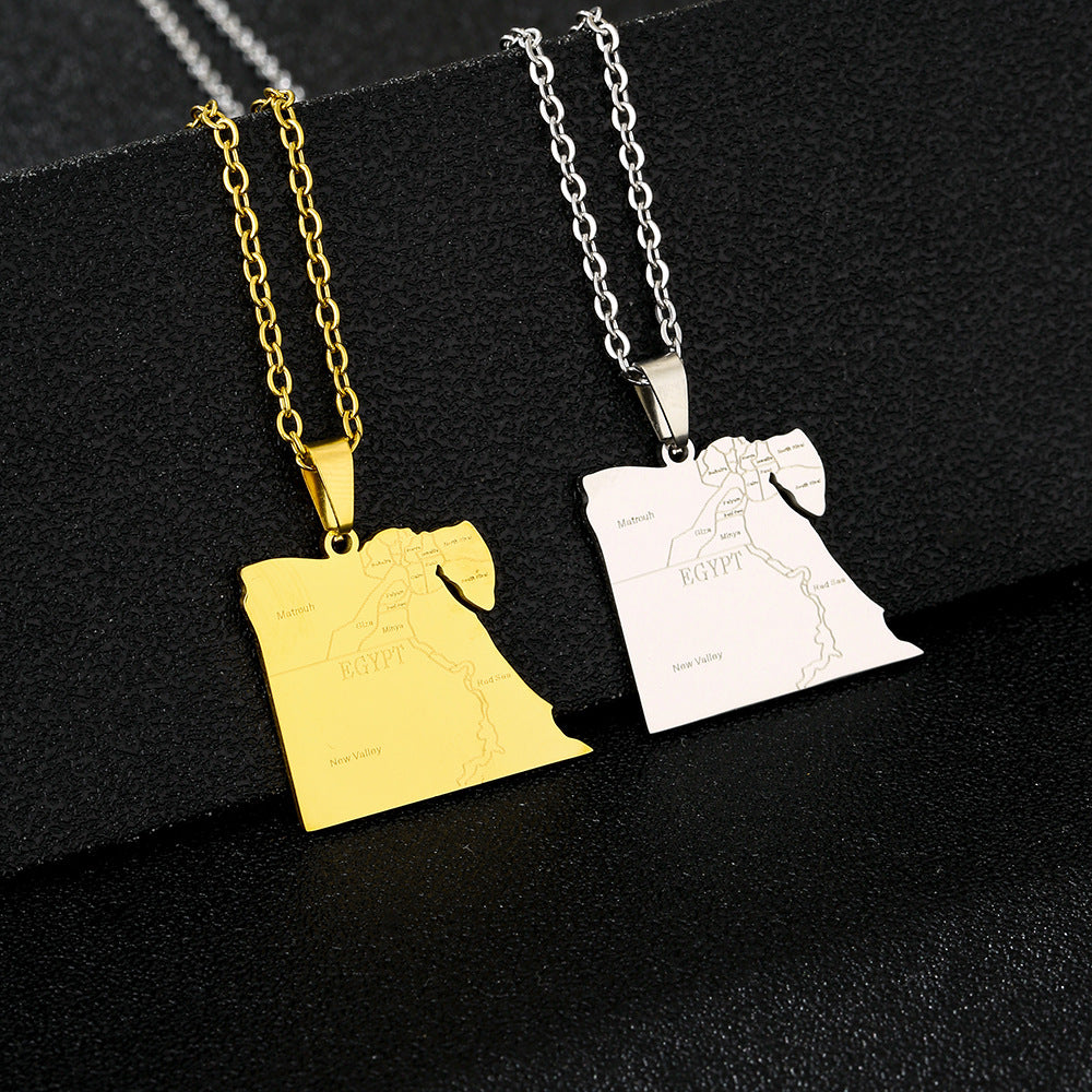 Collana con pendente etnico geometrico in acciaio inossidabile con ciondolo in acciaio al titanio e finitura placcata su catena a maglie ovali