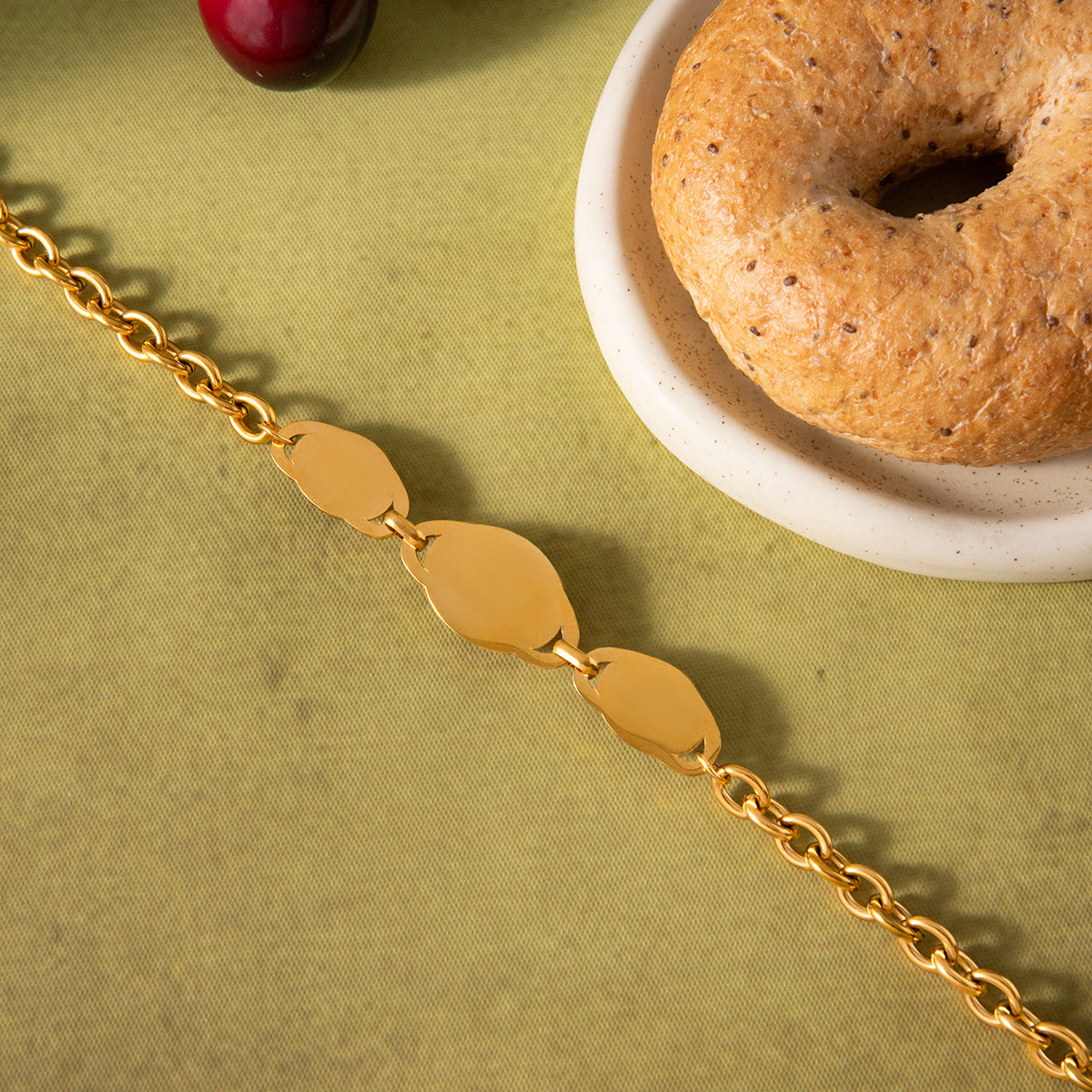 Collana con Pendente Minimalista Geometrico a Occhio di Tigre in Acciaio al Titanio Placcato per Donna
