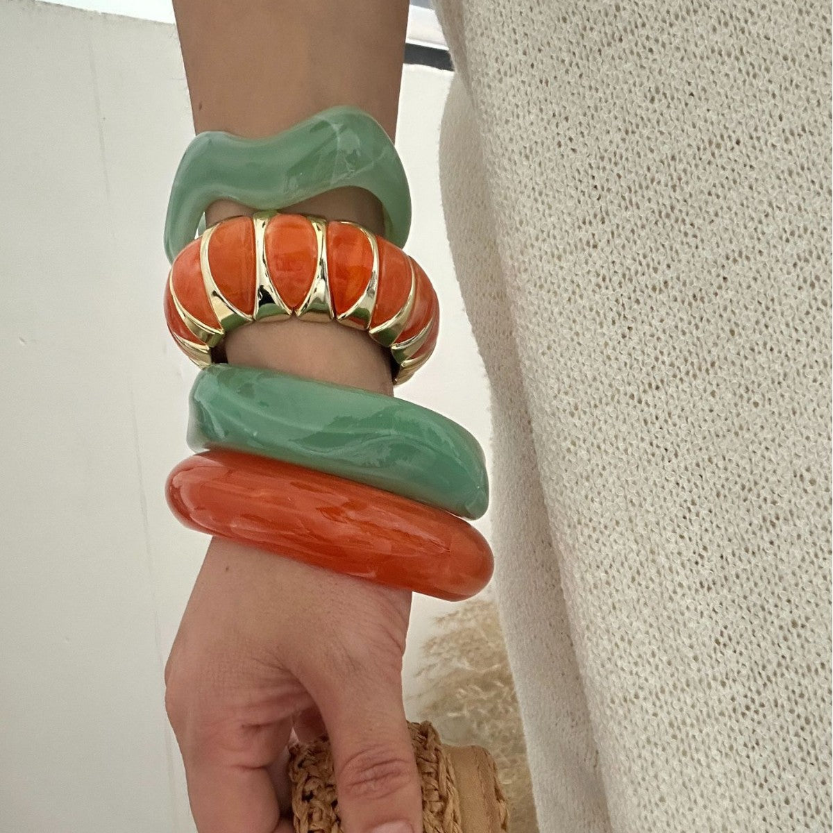 Pulsera de acrílico pulido geométrico para mujer