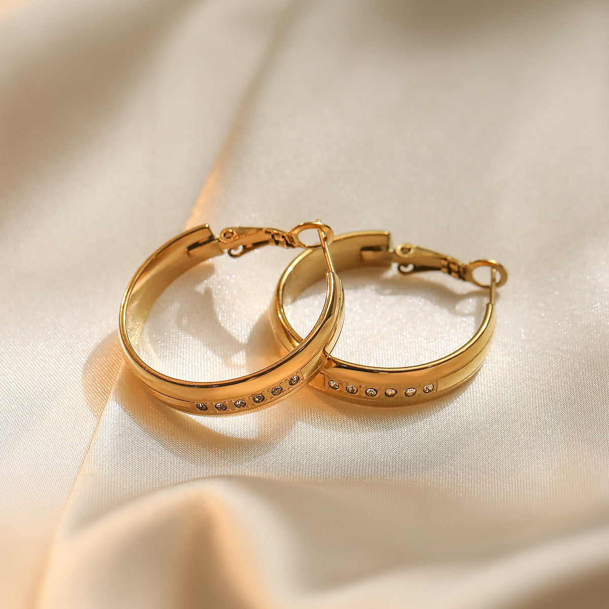 Vintage-Style Feather-Shaped Titanium Steel Earrings for Women with Real Gold Plating and Zircon Inlay