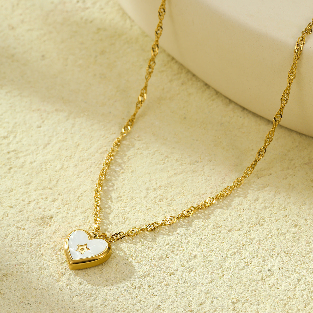 Fashionable Heart-Shaped Stainless Steel Pendant Necklace with Vacuum Plated Star and Shell Inlay for Women