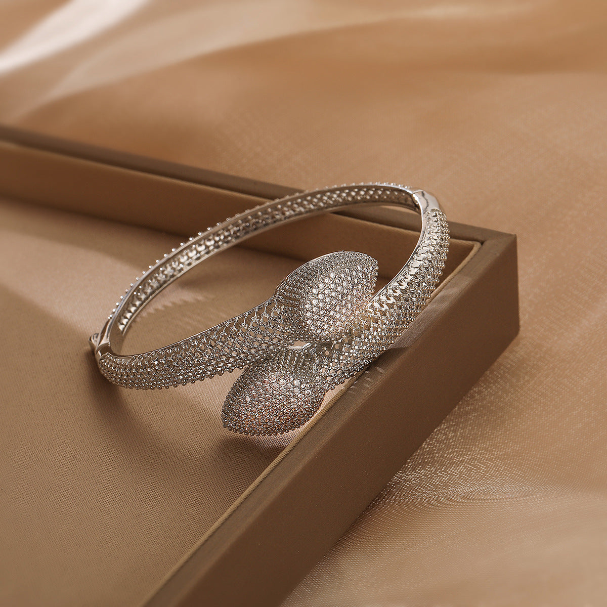 Bracciale Minimalista da Donna in Rame a Forma Irregolare con Placcatura Oro e Intarsio di Zirconi