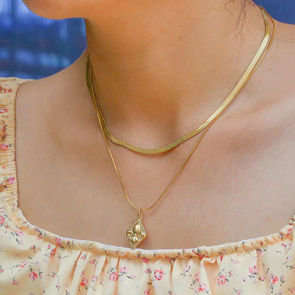 Collana Minimalista Retrò a Doppia Catena a Serpente con Pendente in Acciaio al Titanio e Placcatura in Oro 18K con Design Geometrico a Forma di U