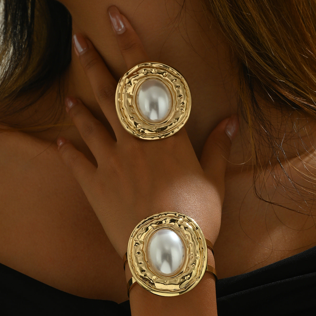 Conjunto de pulsera y anillo de aleación de zinc de moda para mujer con incrustaciones de perlas, formas geométricas circulares, ovaladas y de anillo