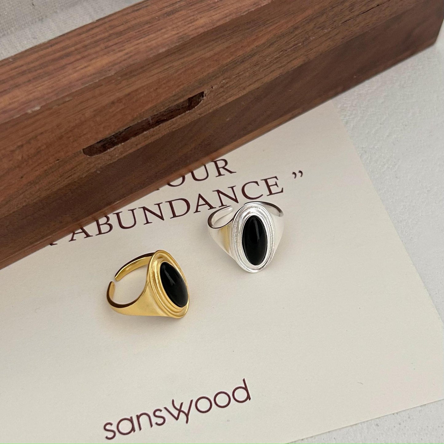 Anillo minimalista de plata de ley 925 con forma de corazón e incrustaciones de ónix negro para mujer