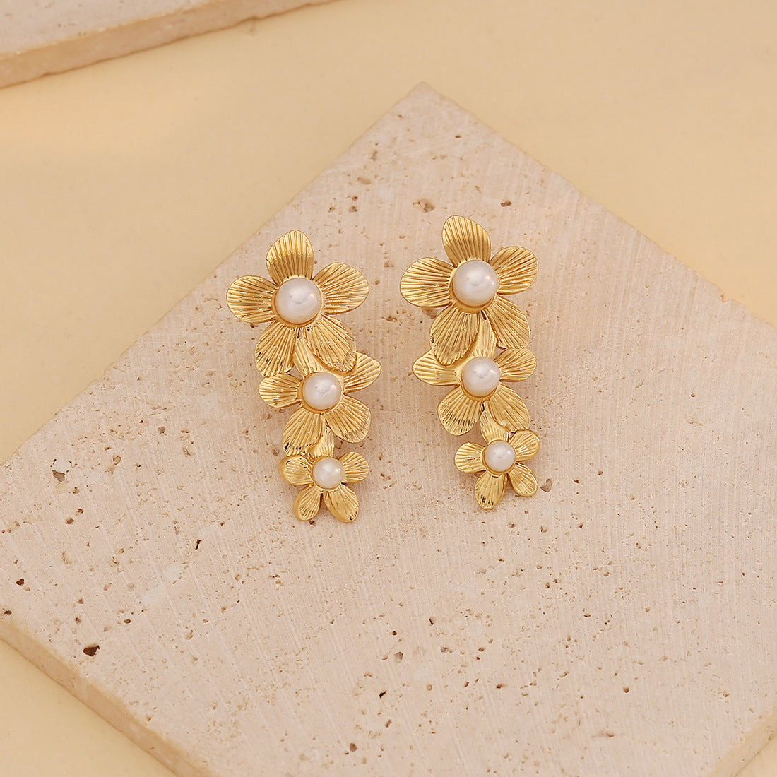 Orecchini a perno in acciaio inossidabile con design a cuore e floreale stile OL alla moda