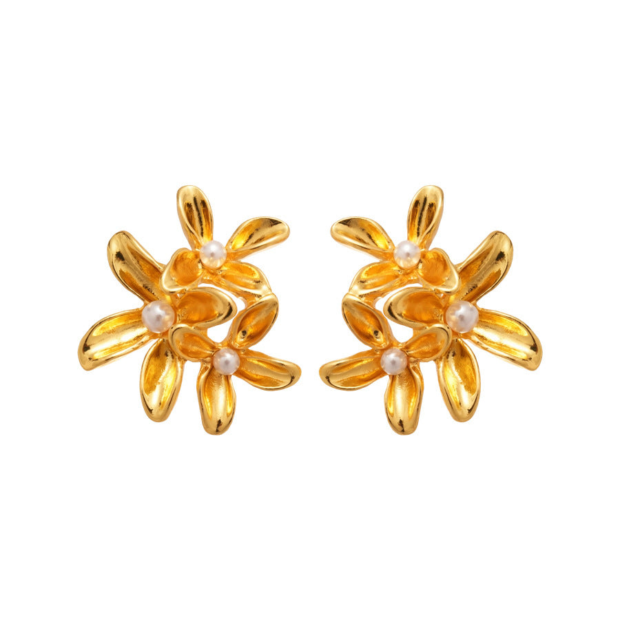 Elegantes pendientes florales franceses vintage con perlas para mujer, con postes de acero chapado y estética minimalista de lujo