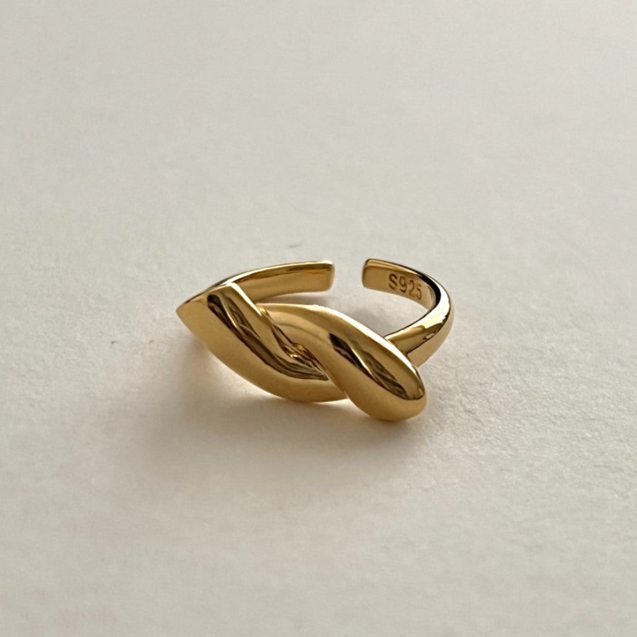 Anillo Minimalista Nudo Ondulado de Plata de Ley 925 para Mujer