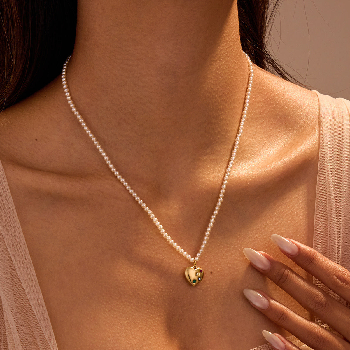 Collar colgante de acero inoxidable con forma de corazón estilo vintage para mujer, con acabado chapado y longitud ajustable