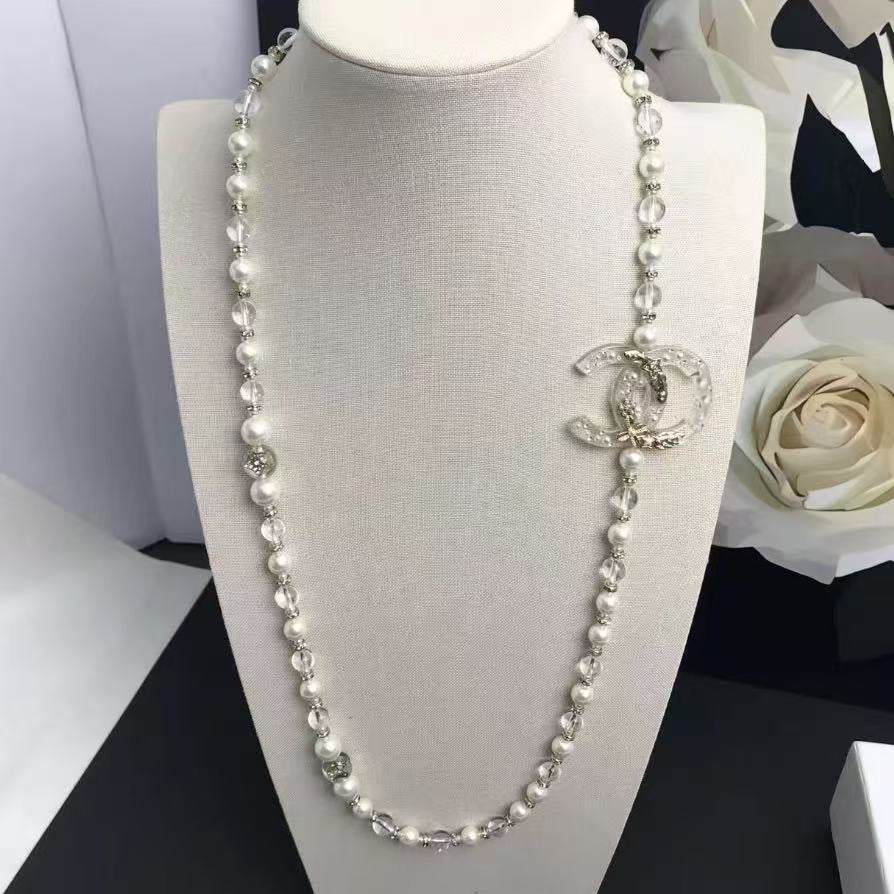 Broche Acrílico Chapado con Letra Lujosa Dulce para Mujer