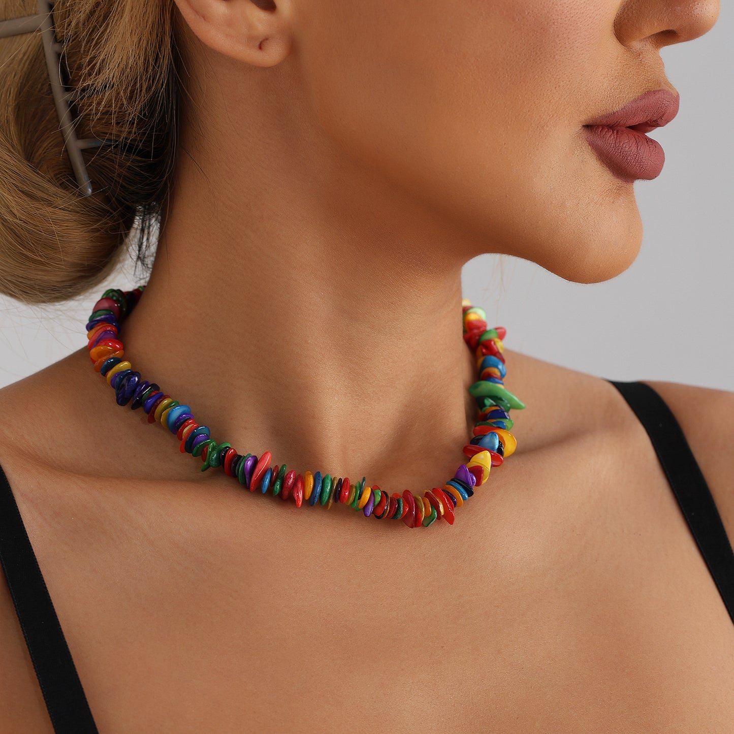 Collar de Concha Marina Natural Triturada con Forma Geométrica para Mujer con Acabado Galvanizado en Estilo Minimalista