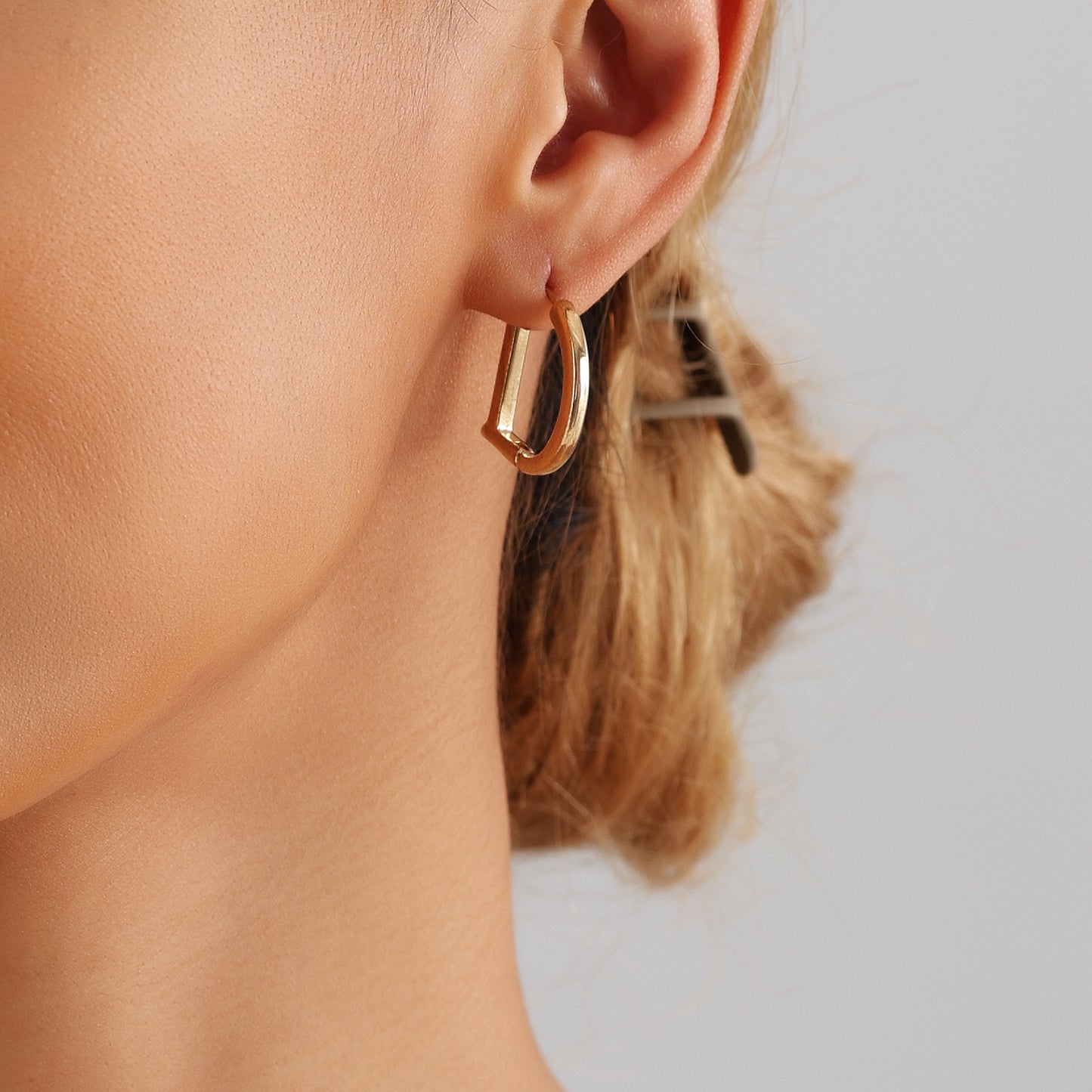 Minimalist Retro Letter D Metal Hoop Earrings with Plating Finish for Women