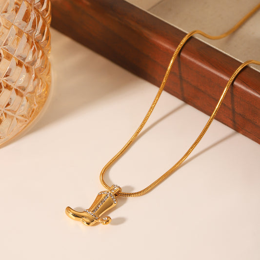 Collana con ciondolo stivale da cowboy geometrico minimalista in acciaio inossidabile con intarsio di strass su catena snake