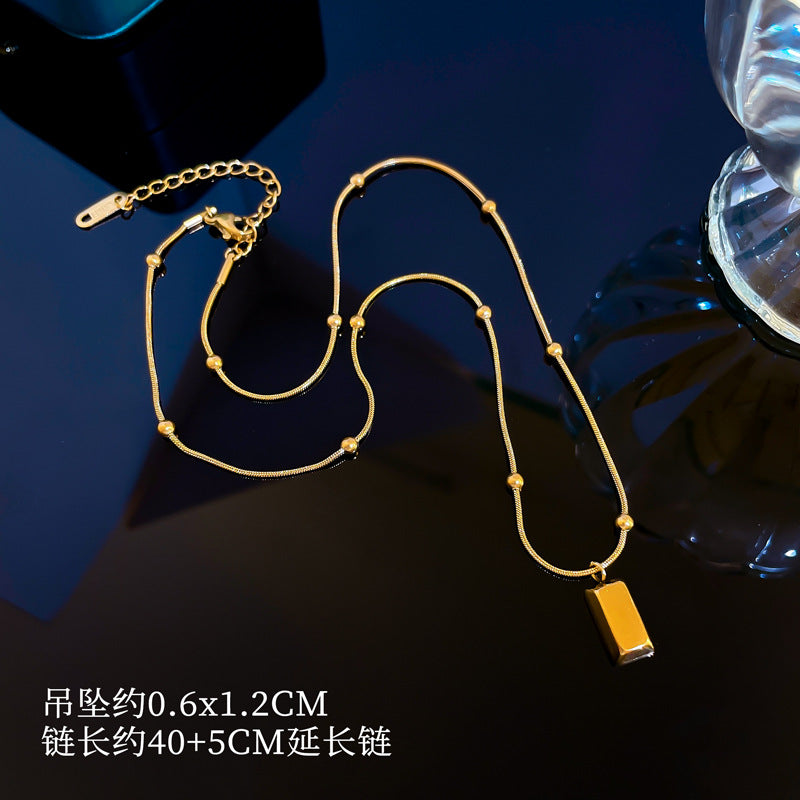 Collar minimalista de acero de titanio geométrico con baño de oro para mujer
