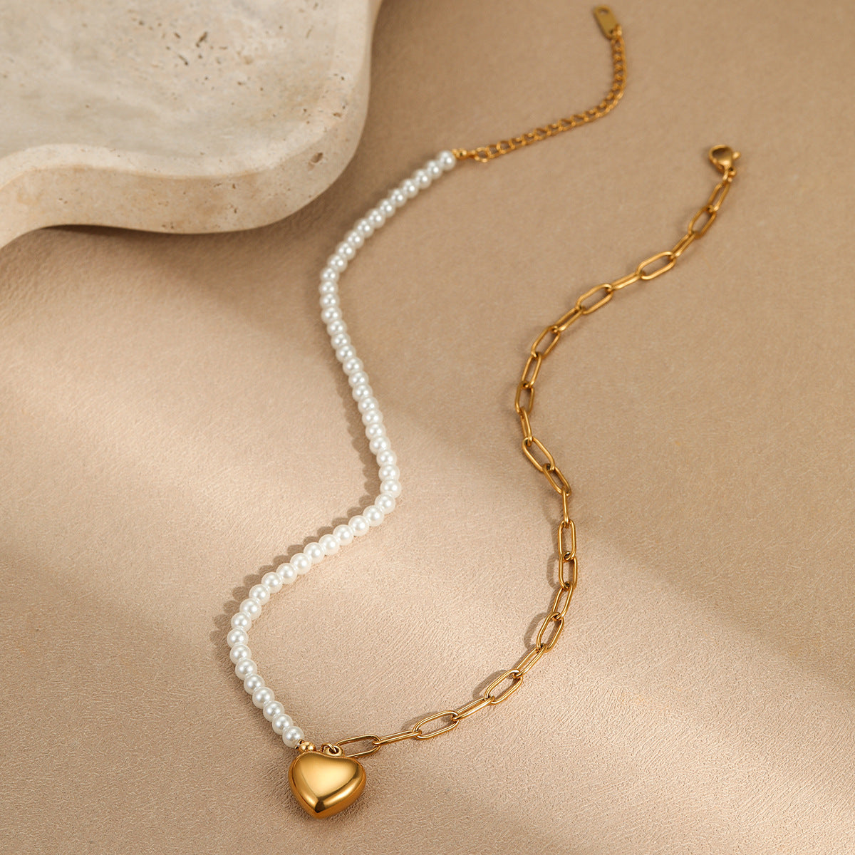 Collar con colgante de corazón dulce de acero inoxidable con chapado en oro de 18 quilates para mujer, estilo minimalista de oficina a la moda