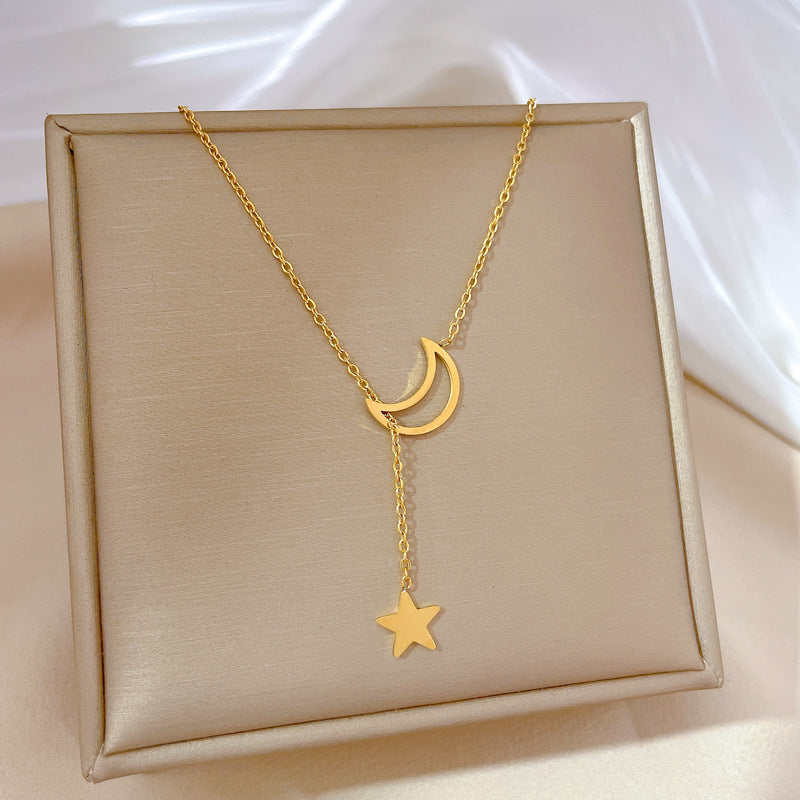 Collana girocollo minimalista a stella e luna geometriche in acciaio al titanio con intarsio di strass da donna
