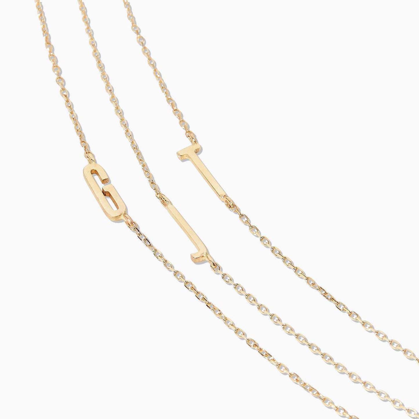 Collana con ciondolo a lettera maiuscola minimalista in acciaio inossidabile da donna con catena a maglie e finitura placcata