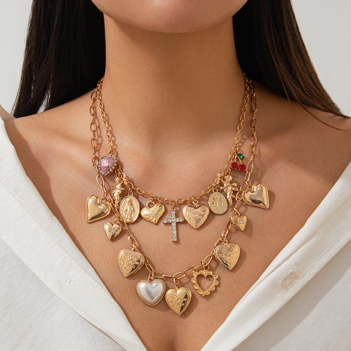 Collana con ciondolo a forma di cuore a ciliegia minimalista con intarsio in strass in lega su catena a O da donna