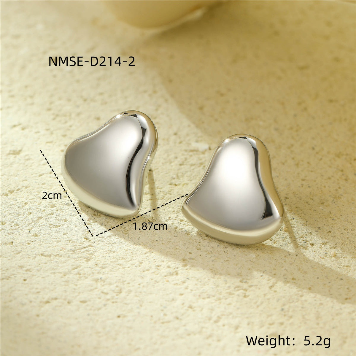 Orecchini a perno da donna in acciaio inossidabile a forma di cuore, minimalisti ed eleganti, con finitura placcata