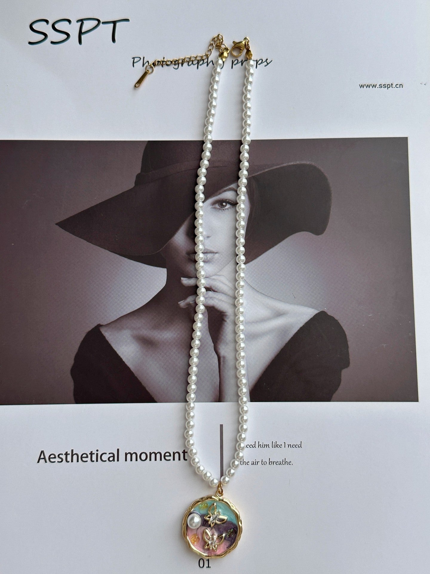 Casual 18K Gold Plated Geometric Stainless Steel Necklace with Rhinestone Shell Pendant for Women
