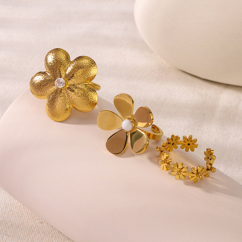 Anello da donna minimalista a forma di fiore in acciaio inossidabile con intarsio di strass e fascia regolabile