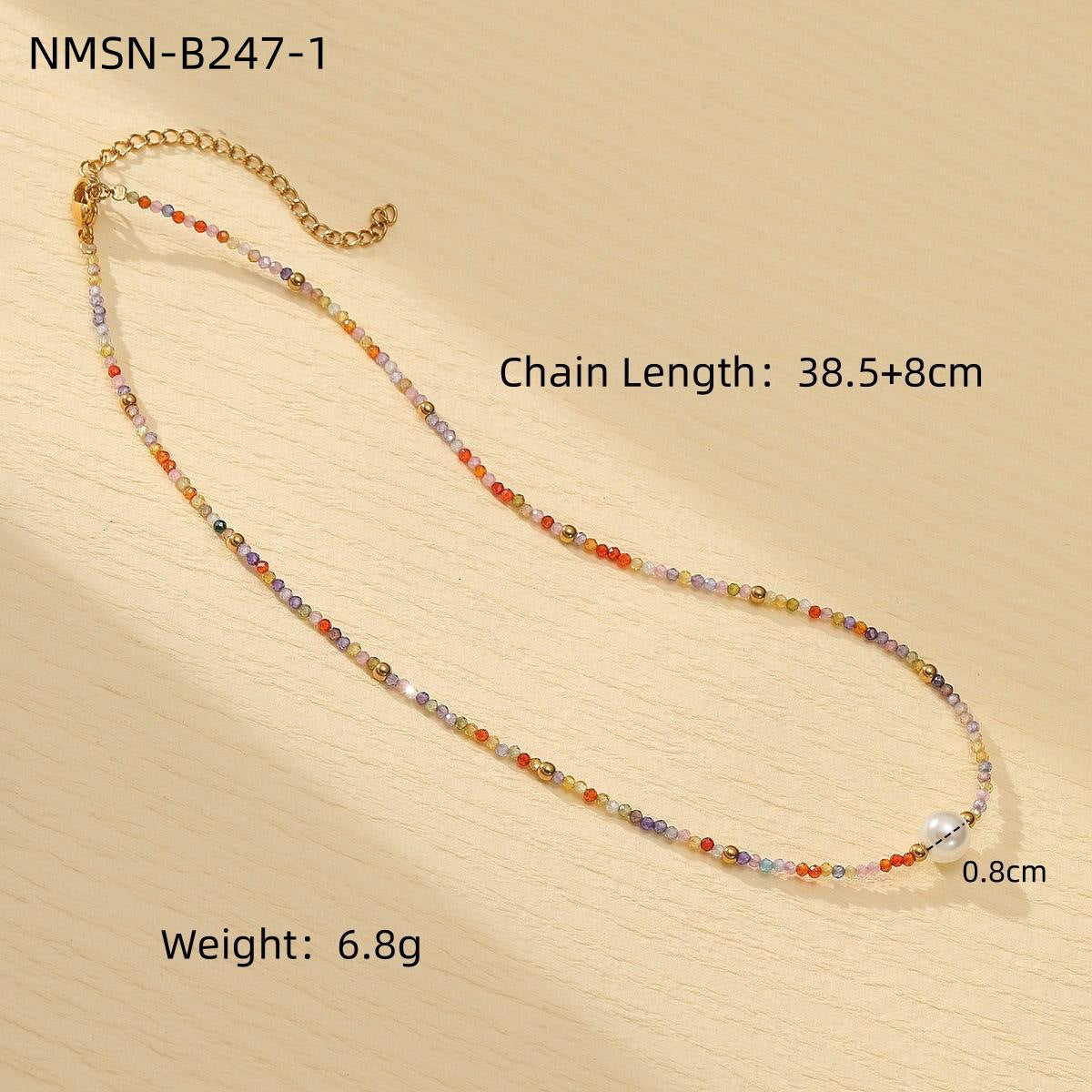 Collana con Pendente a Farfalla Minimalista in Acciaio al Titanio con Finitura Elettroplaccata e Dettagli in Perle Naturali d'Acqua Dolce