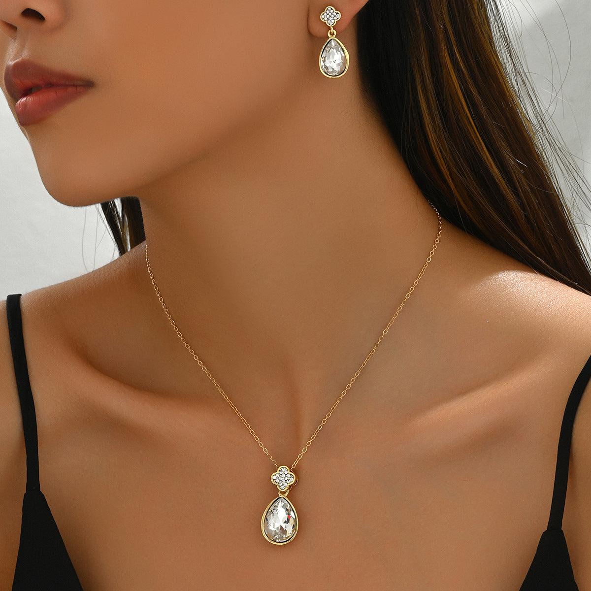 Conjunto de Pendientes Largos y Collar Minimalistas Geométricos con Incrustaciones de Diamantes para Mujer, Joyería de Cobre con Cadena y Colgante