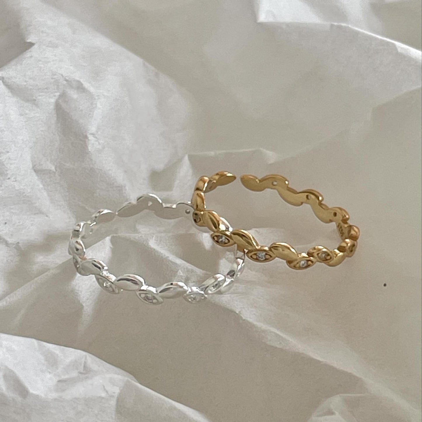 Anillo minimalista de planta chapado en plata de ley 925