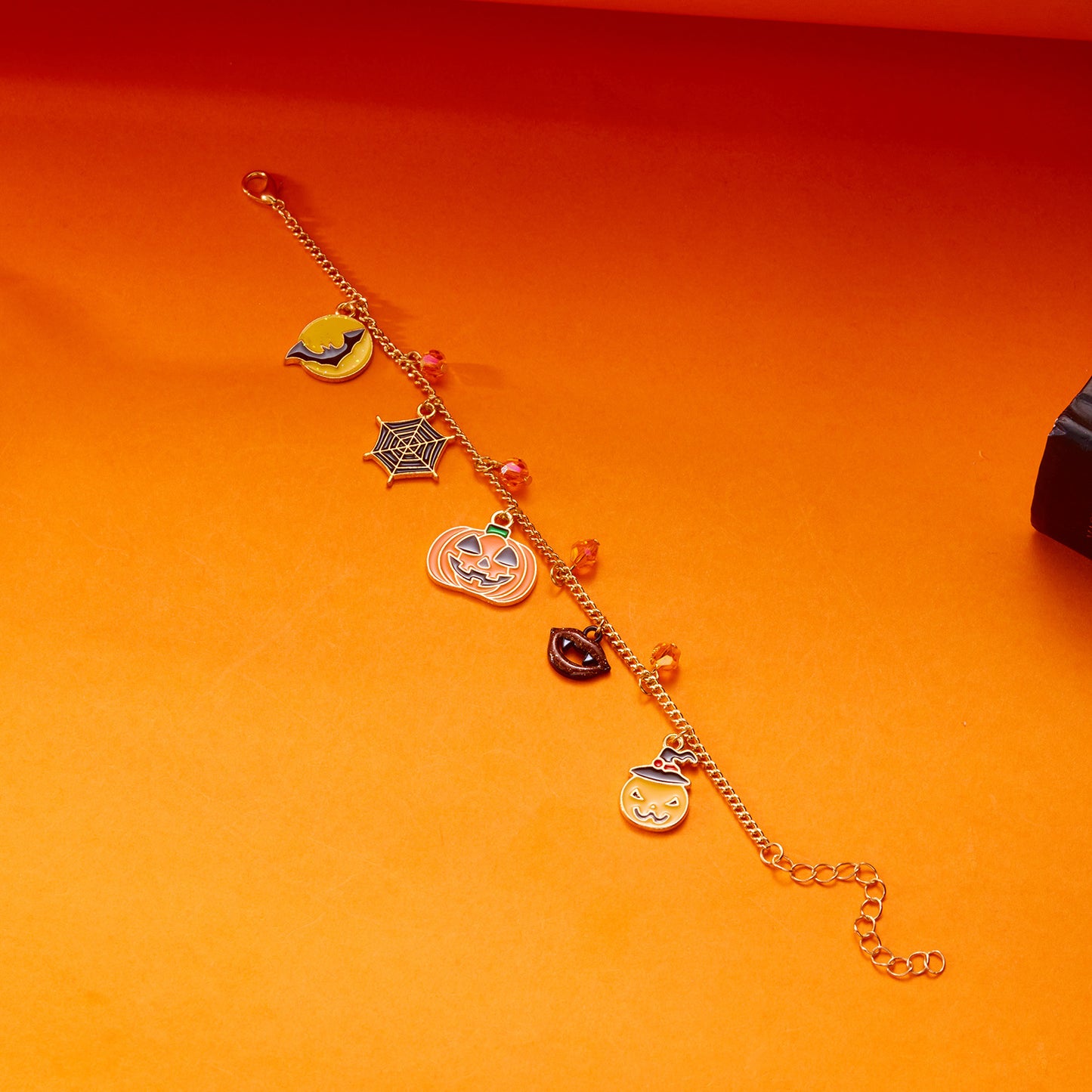 Set di braccialetti elastici in resina geometrici retrò da donna con ciondoli a teschio e design artistico vintage