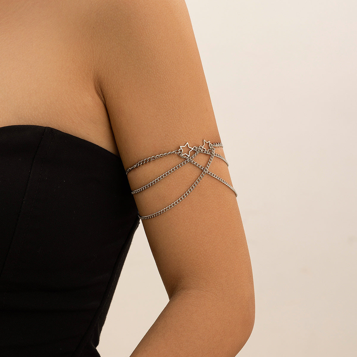 Cadena de brazo de aleación con forma de estrella geométrica estilo punk con acabado chapado para mujer, pulsera ajustable