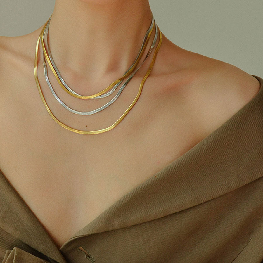 Gargantilla Minimalista Geométrica de Acero Inoxidable Chapado en Oro con Cadena de Serpiente Plana para Mujer y Hombre