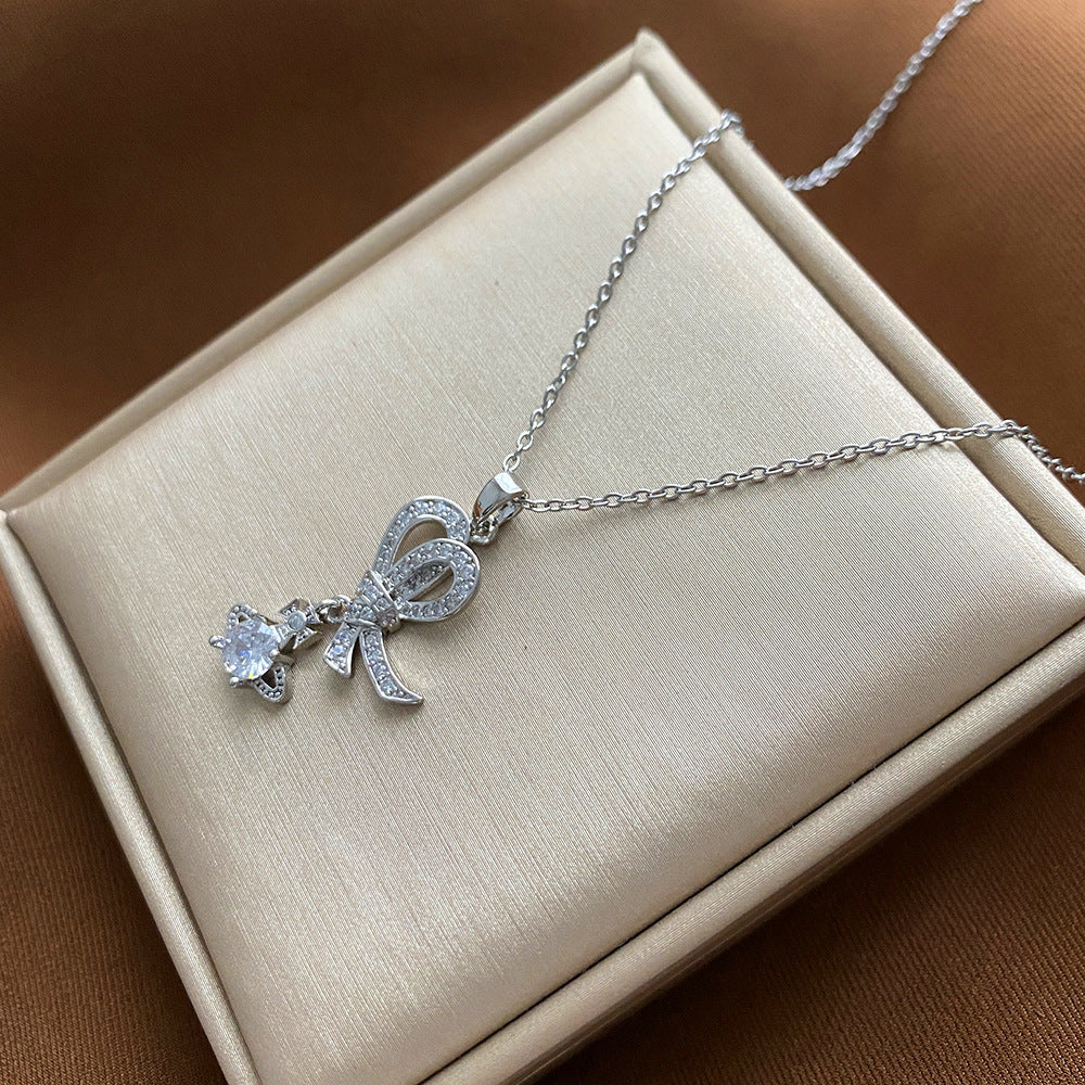 Minimalist Floral-Shaped Titanium Steel Pendant Necklace with Plated Finish for Women and Men, O-Chain Locket Style Jewelry