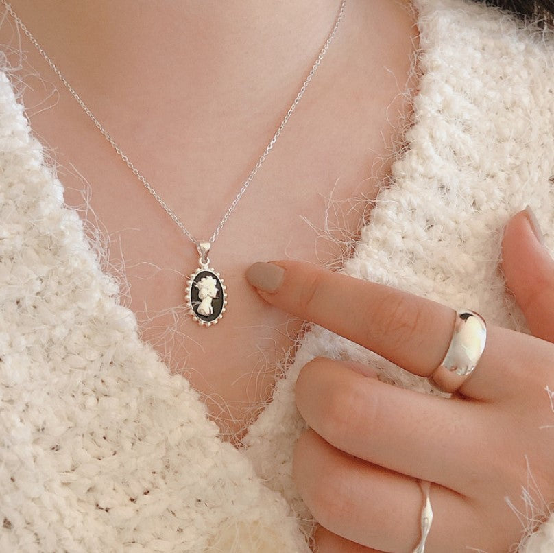 Minimalist 925 Sterling Silver Geometric Enamel Portrait Necklace with Angel Element
