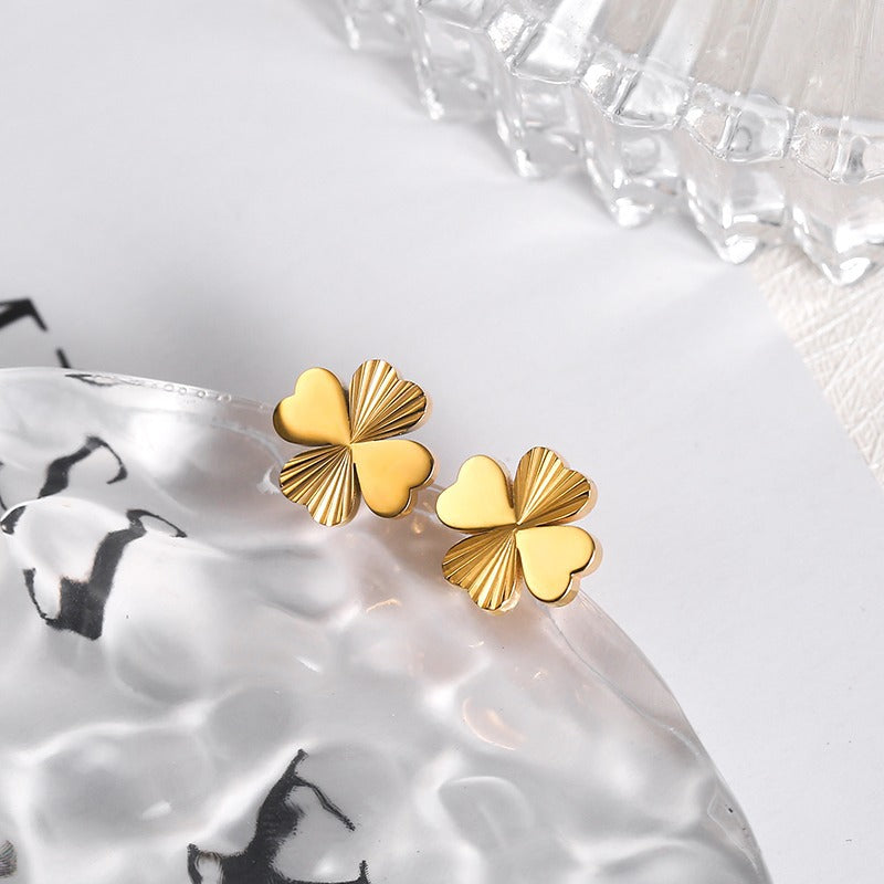 Natural Style Clover Pendant Necklace for Women in Titanium Steel with O-Chain Design for Sweater Layering