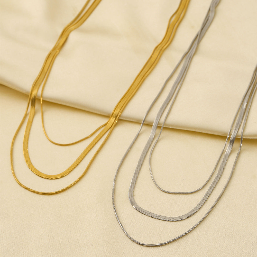 Collana a Serpente Geometrica Minimalista in Acciaio al Titanio da Donna con Finitura Placcata e Lunghezza Regolabile