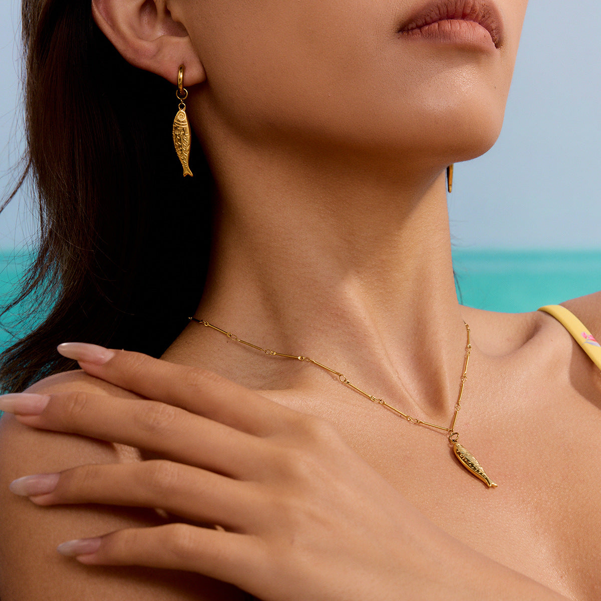 Minimalist Elegant 18K Gold Plated Geometric Fish Pendant Stainless Steel Necklace for Women
