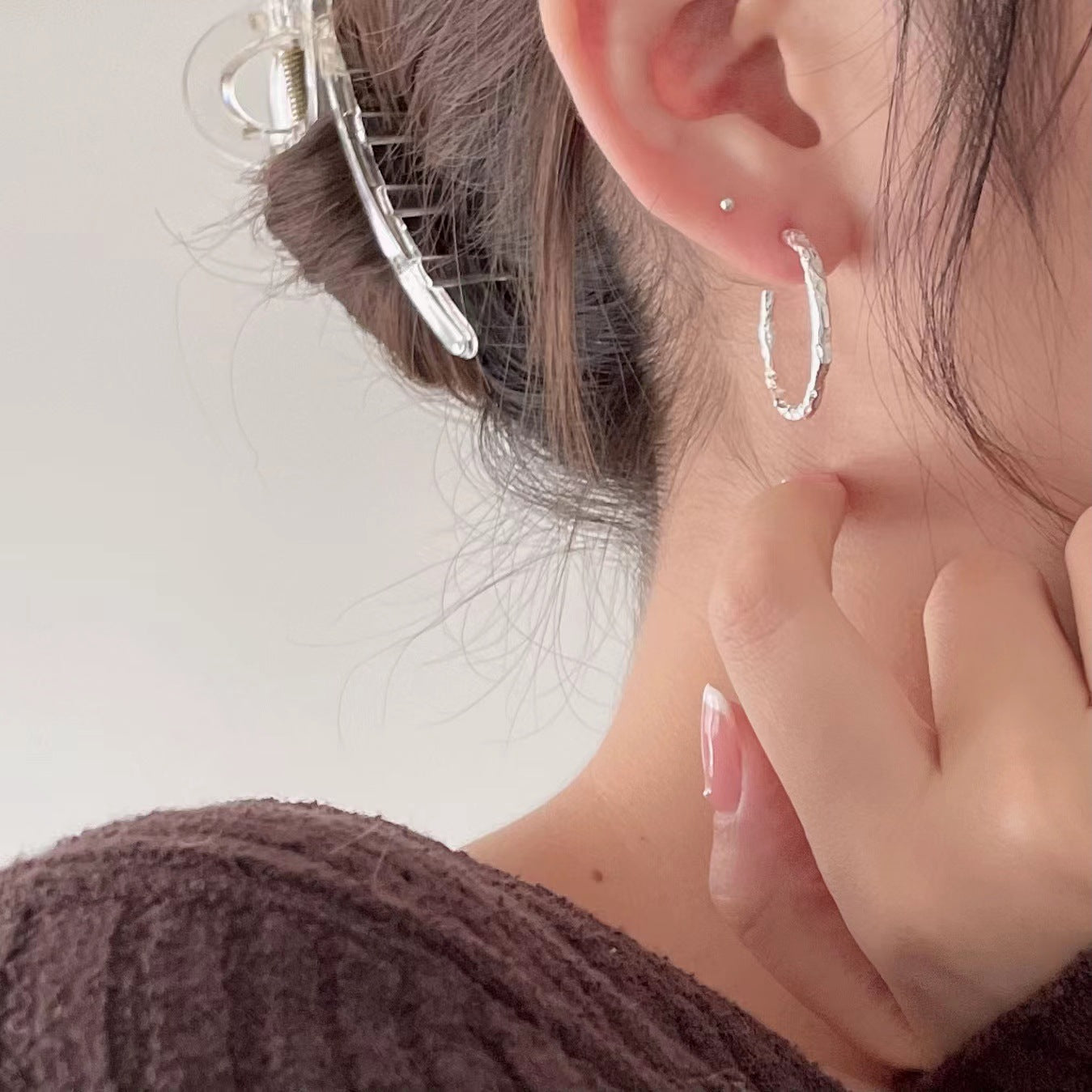 Pendientes Minimalistas de Plata de Ley 925 con Lágrima y Perla Incrustada