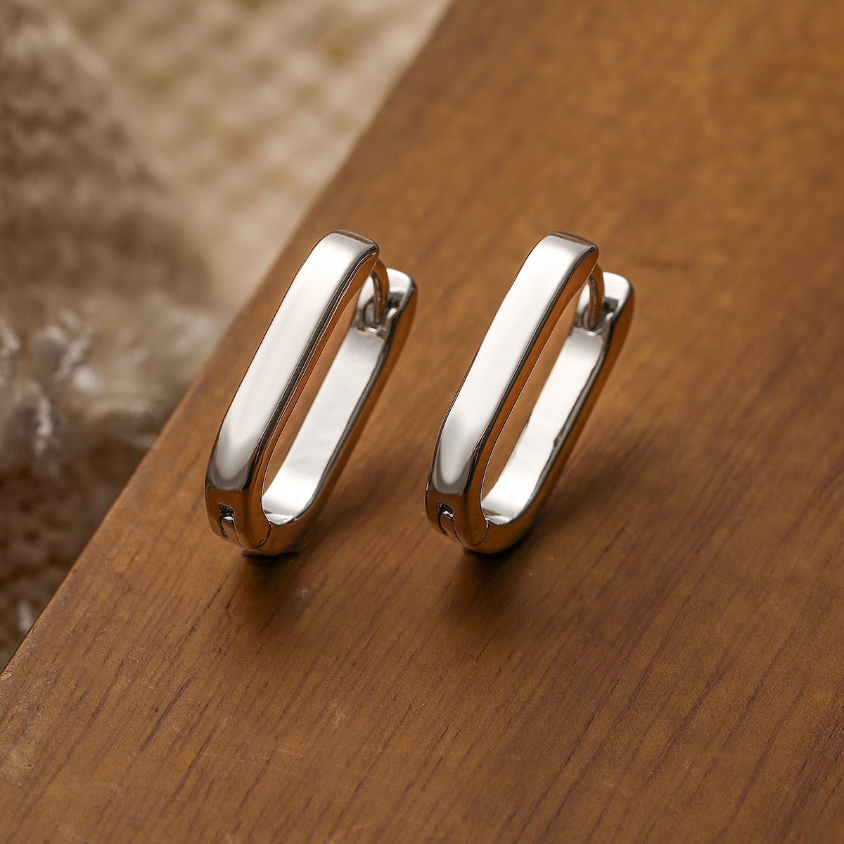Orecchini a Cerchio Minimalisti Geometrici in Rame con Placcatura in Oro e Intarsi in Zirconi da Donna