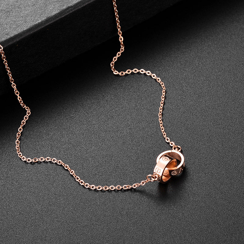 Collar minimalista geométrico de acero titanio para mujer con baño de oro y cadena ondulada