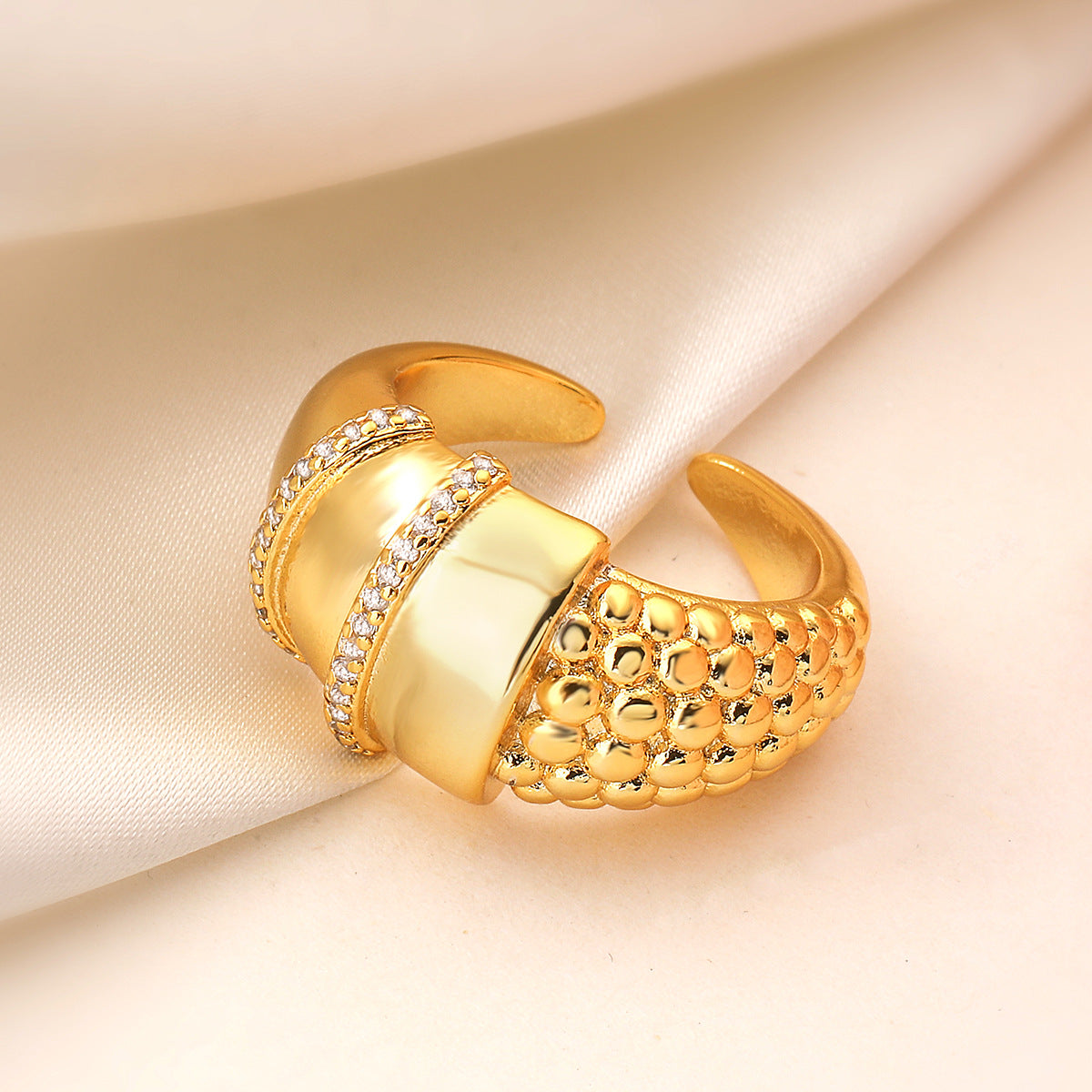 Anillo de Cobre Minimalista Geométrico Ajustable con Baño de Oro de 18K y Incrustaciones de Circonia para Mujer