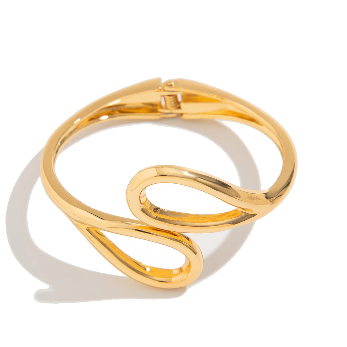 Pulsera de brazalete abierto con acabado de espejo, geométrica minimalista y vanguardista de aleación con baño.