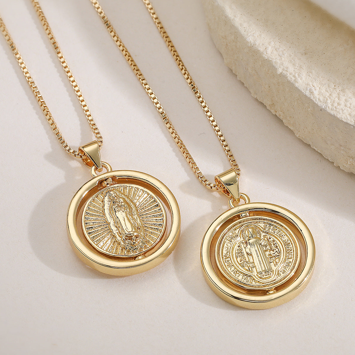 Minimalist 18K Gold Plated Brass Geometric Round Virgin Mary Pendant Necklace for Women
