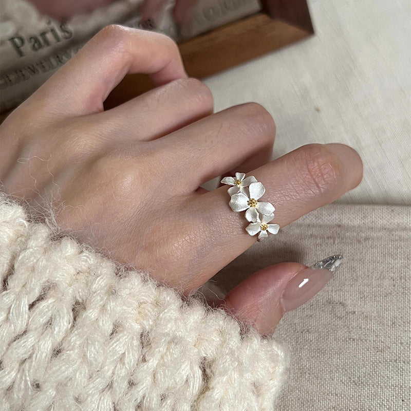 Elegante Anello Floreale Aperto da Donna in Rame con Finitura Placcata, Design Geometrico, Accessorio Moda