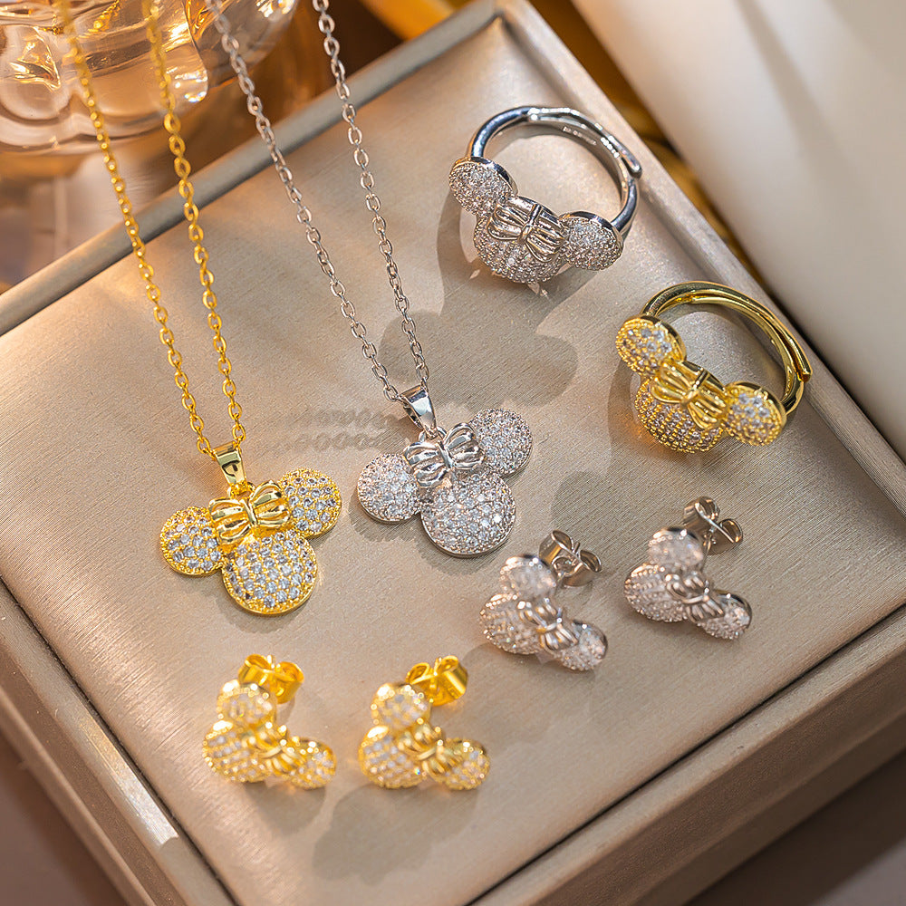 Set di Collane da Donna Minimaliste di Lusso con Cuore e Forme Geometriche in Acciaio al Titanio, Placcate Oro e con Catena a O